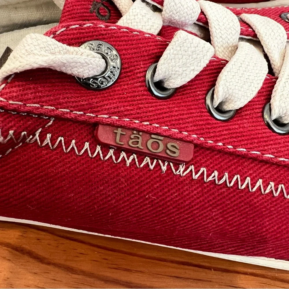 Taos Sneakers Womens 9 Red Canvas Lace Up Moc Star Walking Shoes Comfort Casual - Picture 2 of 15